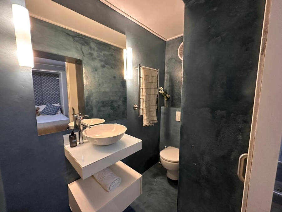 2 Bedroom Property for Sale in Vredehoek Western Cape